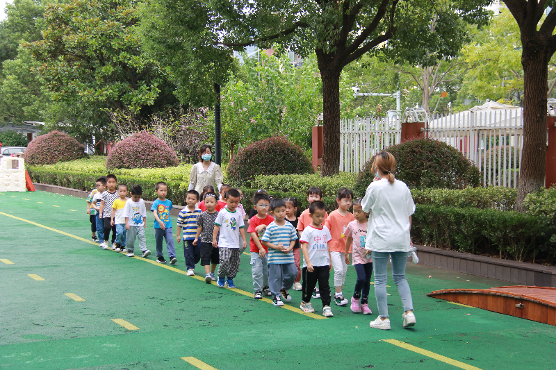 青浦佳佳幼兒園開展隔離班級來園離園演練活動